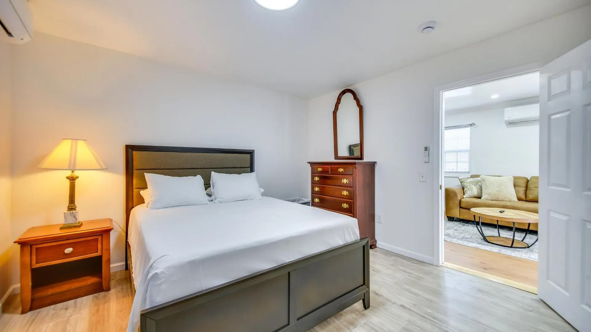Half-Mi To Ocean View Beach Park Modern Apartment North Camellia Acres